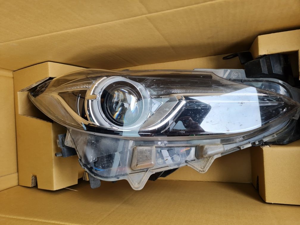 Reflektor Xenon+Led do Mazda 3 BM - BHR1-51-031 - Europa, stan bdb