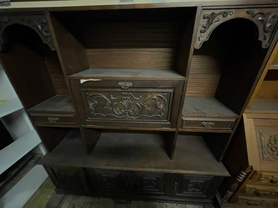 Móvel/Estante Modular em Madeira Escura com Entalhes Ornamentais