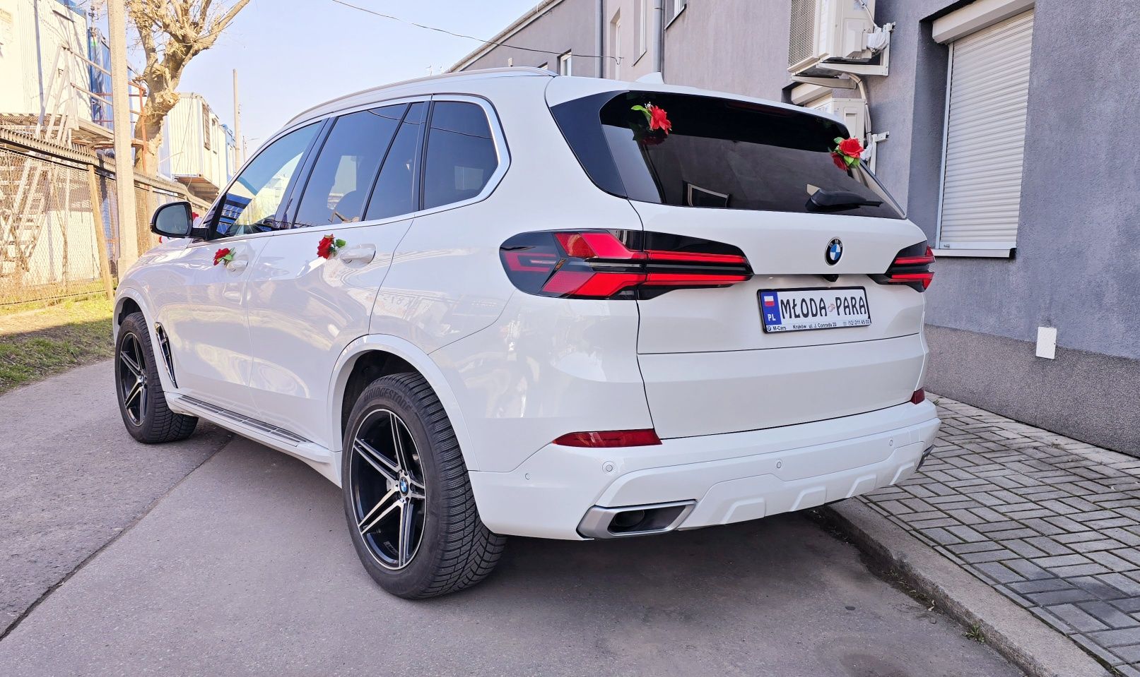 BMW X5. 4X4. Nowe Auto do Ślubu Samochód na Wesele Biały Suv