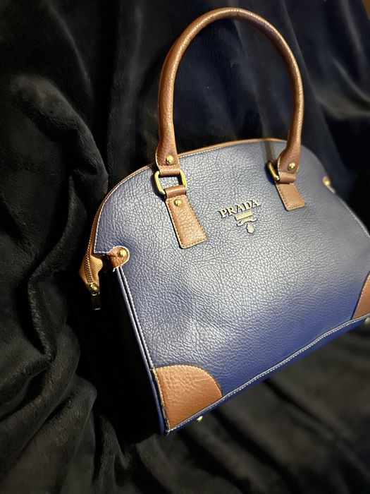 Prada- женская сумка б/у