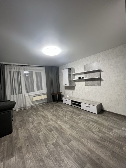 Однокімнатна з ремонтом р-н ЮЗР