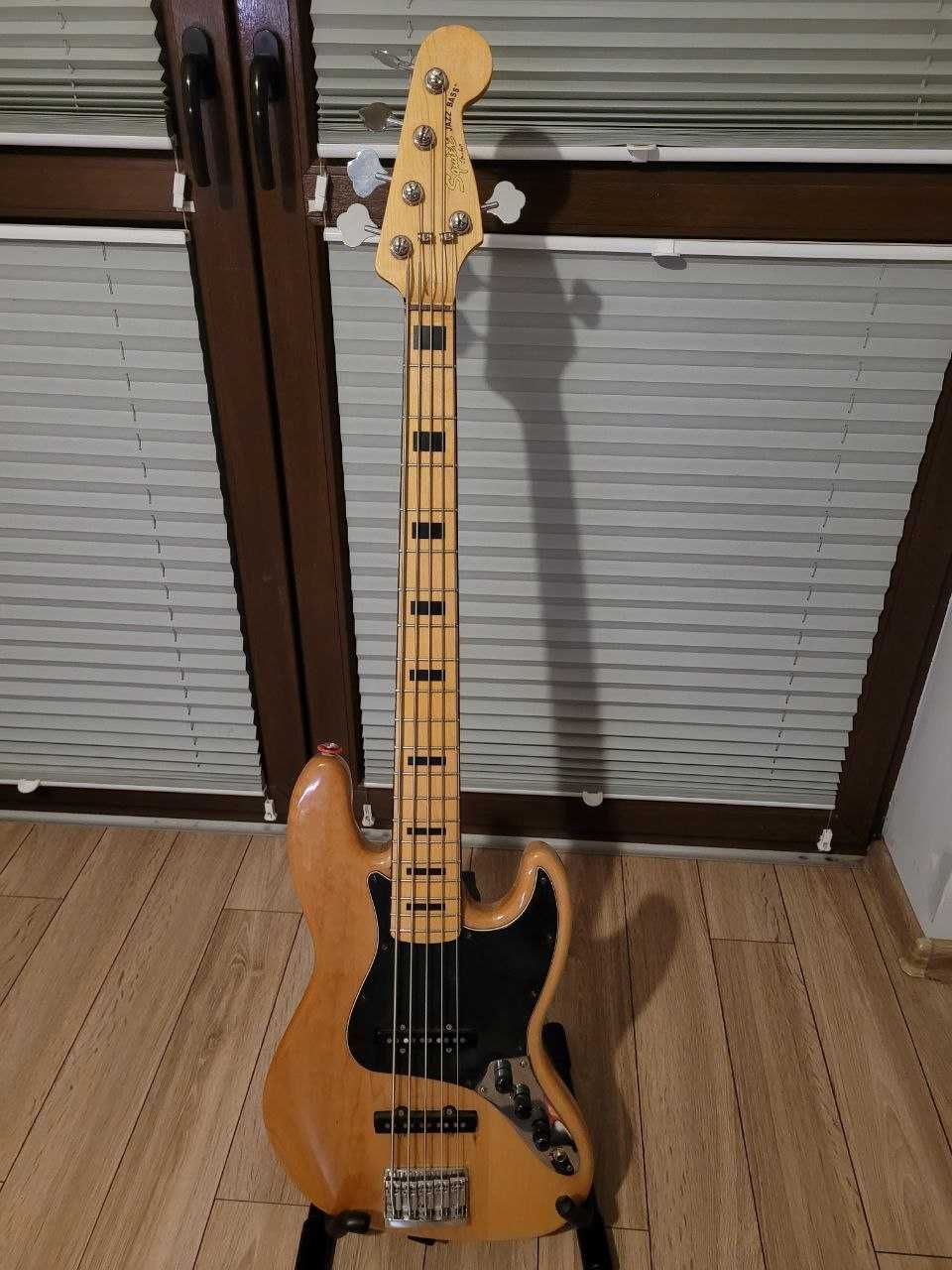Gitara basowa pięciostrunowa Squier Jazz Bass V
