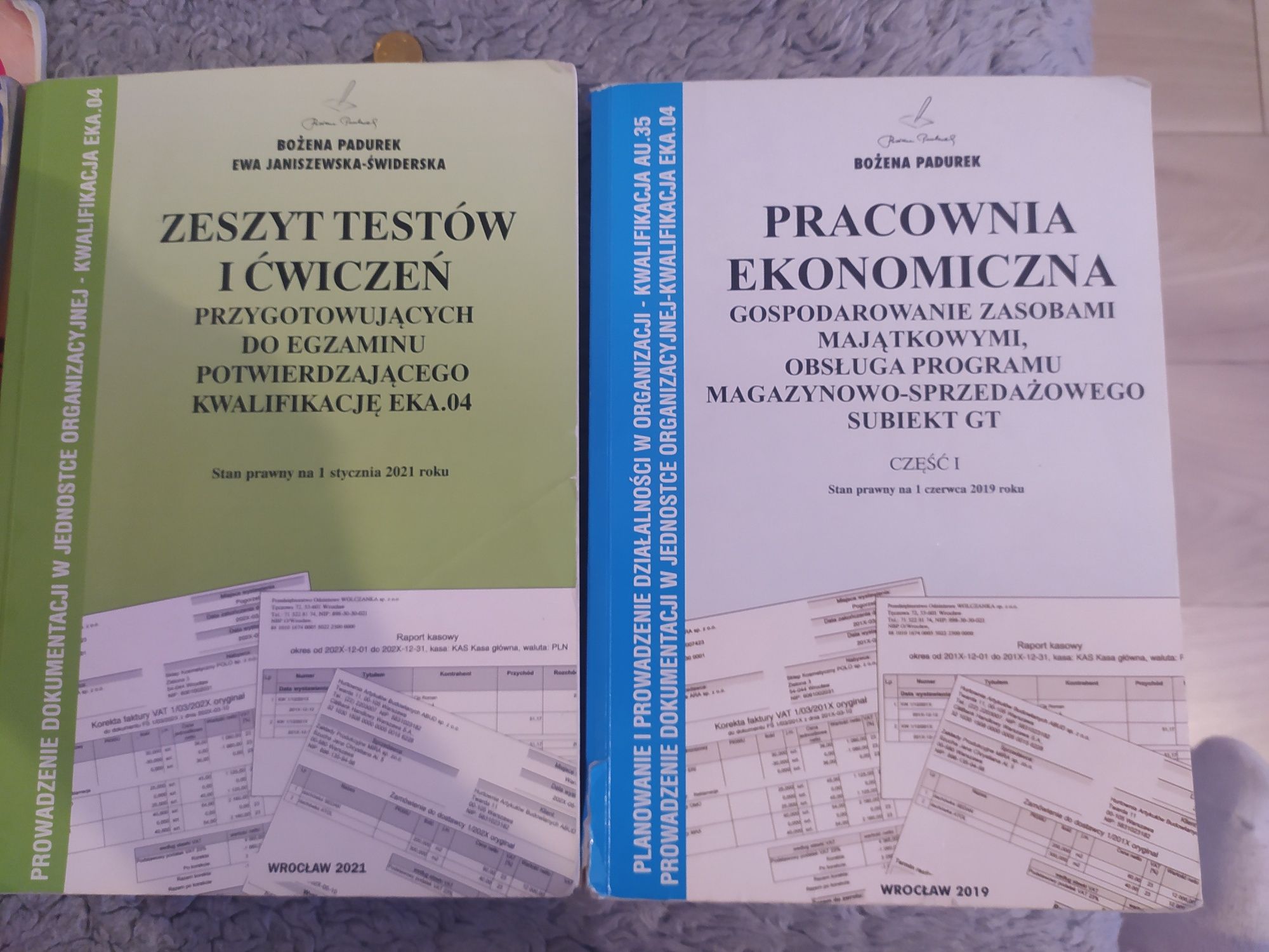 Pracownia ekonomiczna. Książka i zeszyt testów i ćwiczenia ćwiczeń.