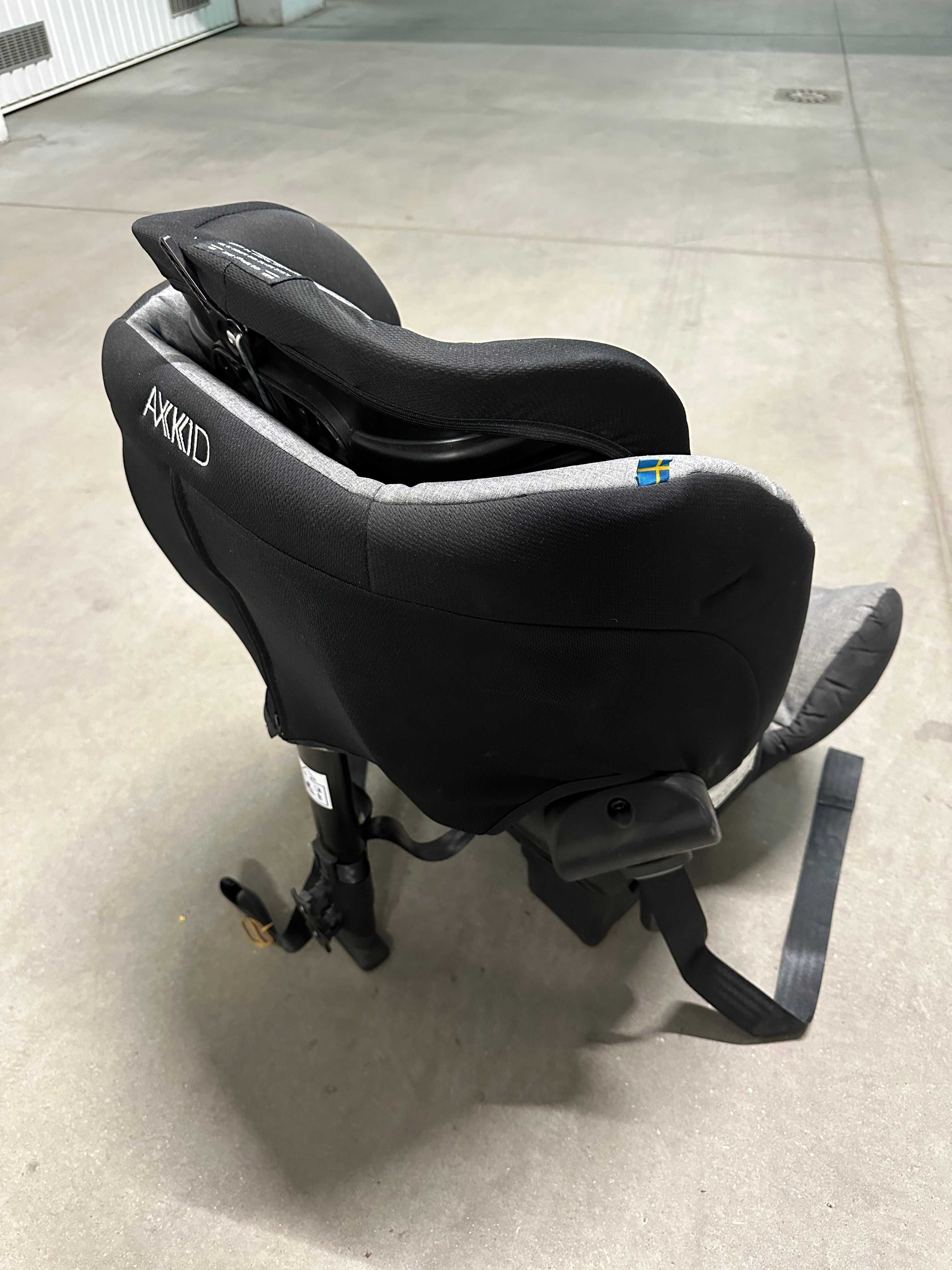 Fotelik samochodowy Axkid Minikid 9-25 kg + mata ochronna gratis
