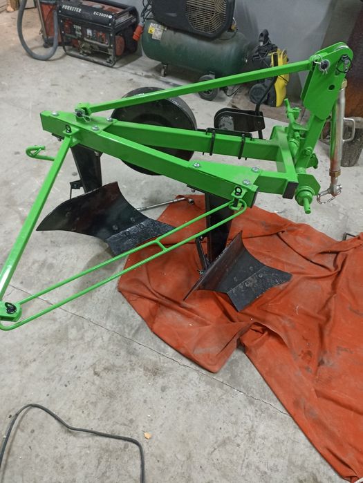 Плуг тракторний 2по25 польща