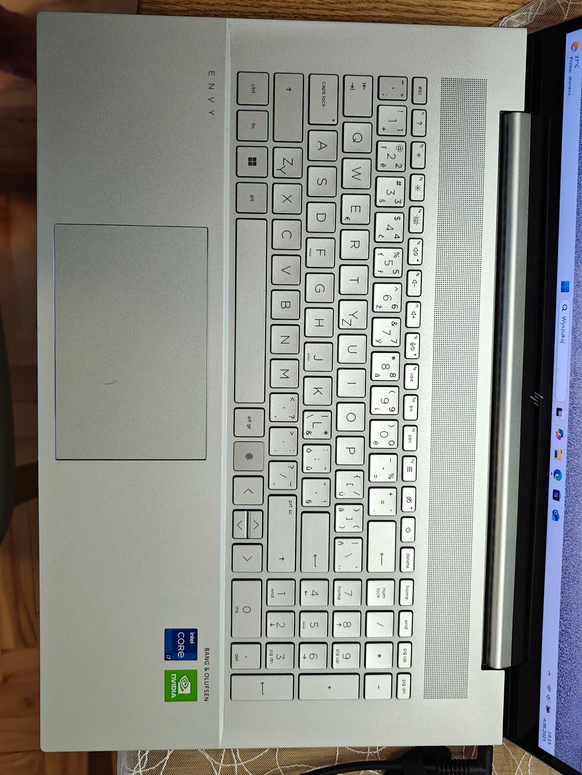 HP ENVY 17-ch 4K IPS i7-1195G7 32GB DDR4 1TB SSD GeForce MX450 2GB