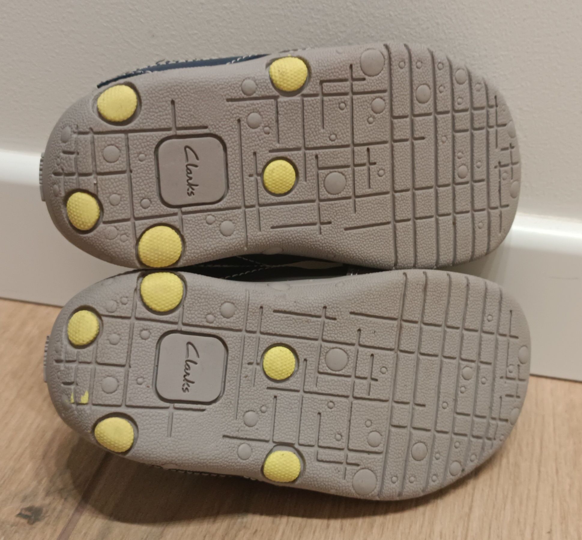 Clarks 20,5 20 1/2 buty półbuty wiosenne dla chłopca skóra rzepy