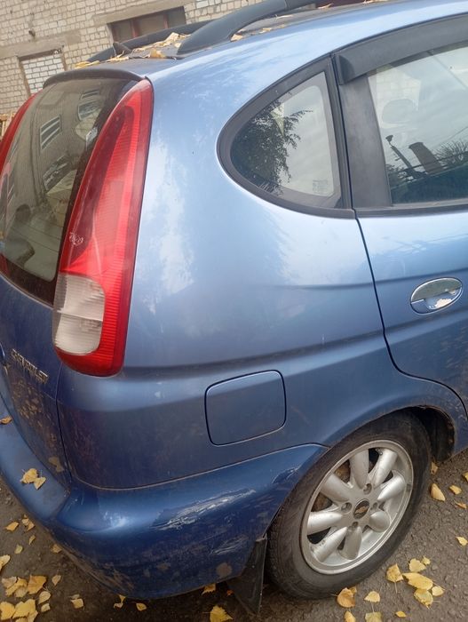 Автомобиль Шевроле Такума