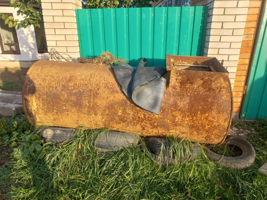 Продам бочку металеву.