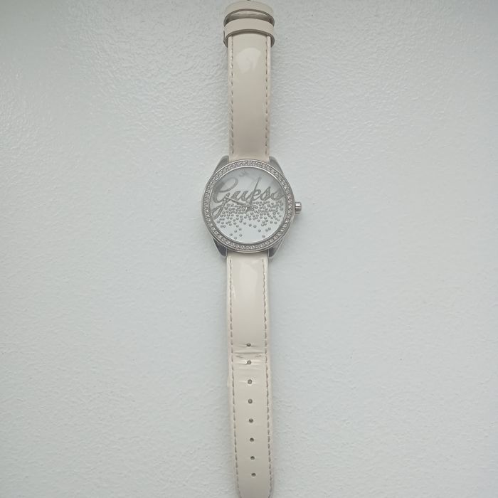 Женские часы Guess