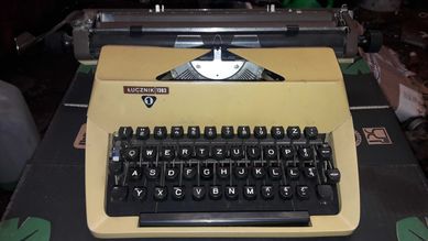 Maszyna do Pisania - stara - Łucznik 1303 - mało używana