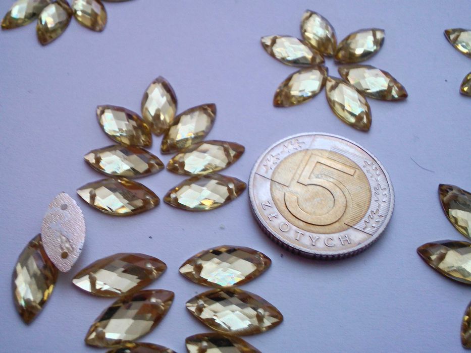 Kamienie akrylowe - złote kłoski, dł. 12 mm, szer. 7-8 mm, 120 sztuk