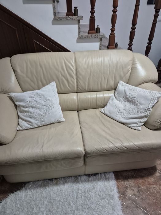Conjunto de 3 Sofás em Pele Genuína – Elegância e Conforto como Novos