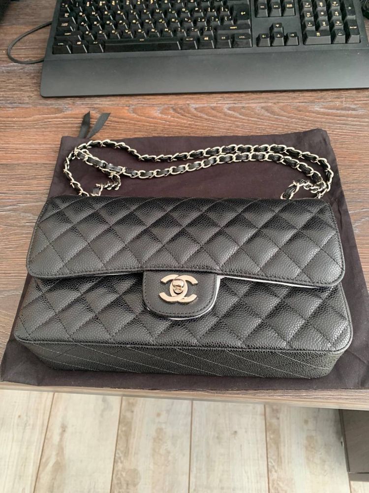Продається оригінальна сумочка Шанель Chanel в гарному стані вживана