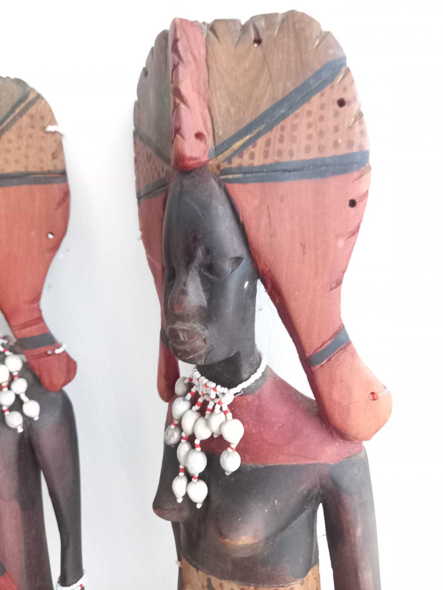 Arte africana - casal em madeira talhada e pintada à mão