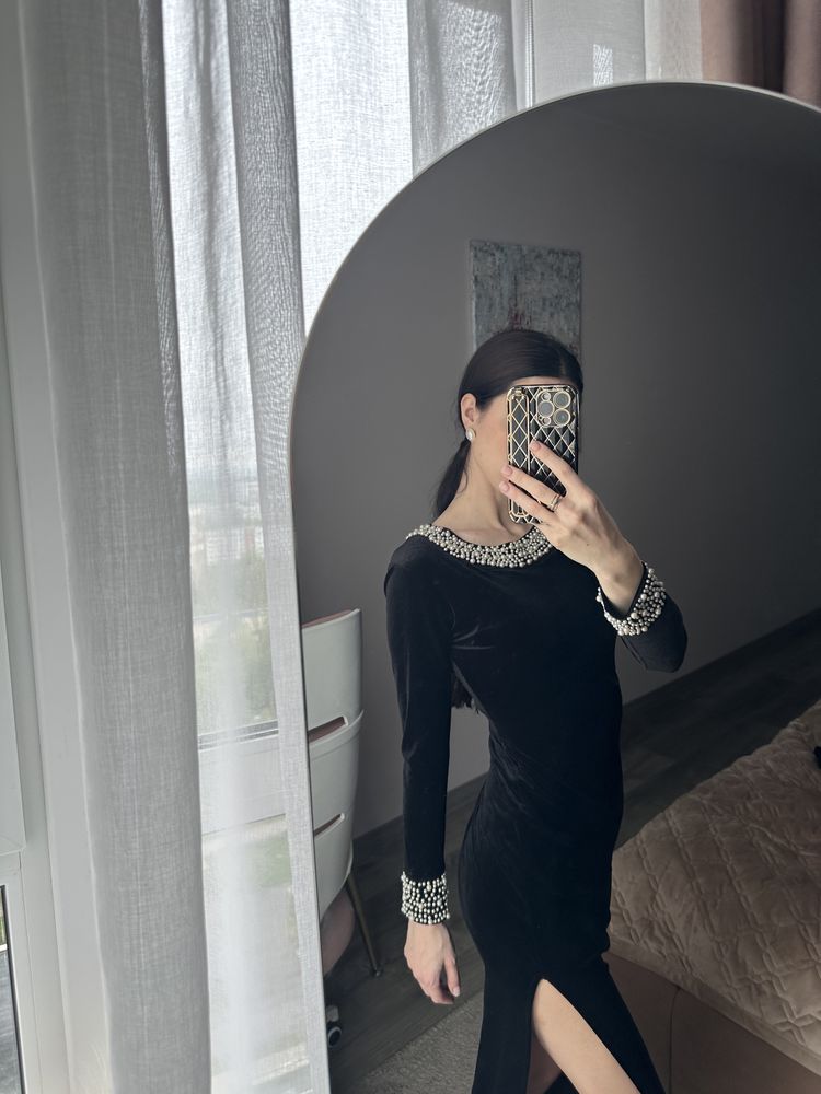 Чорне велюрове плаття