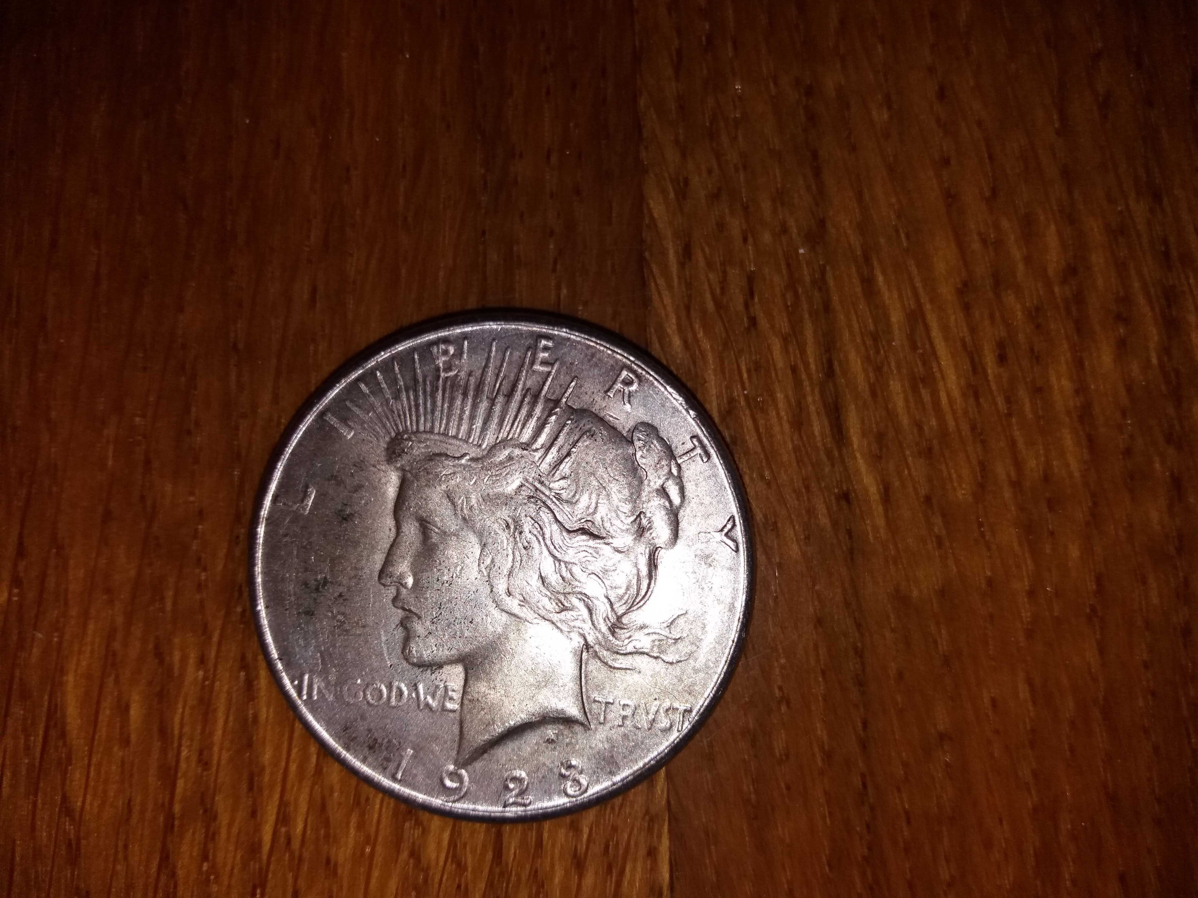 Продаю серебряный доллар 1923 года.