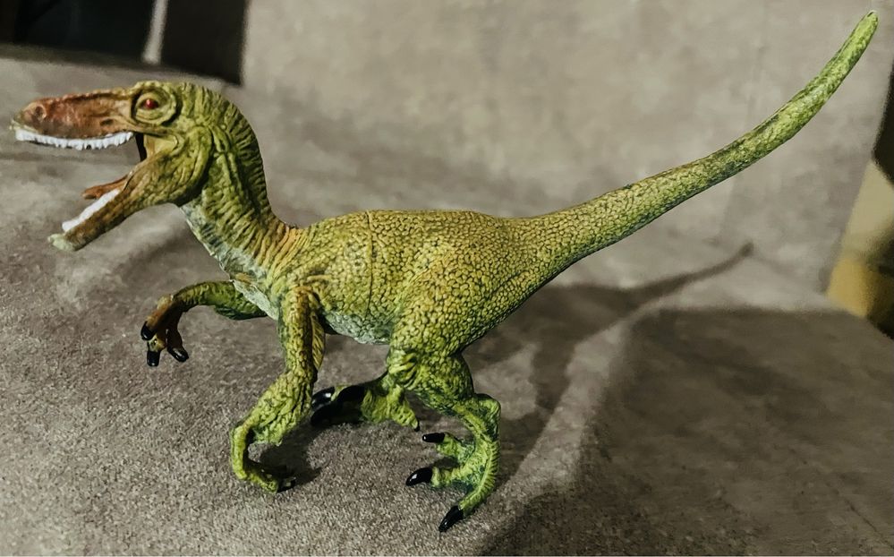 Realistyczna figurka drapieżnego dinozaura
