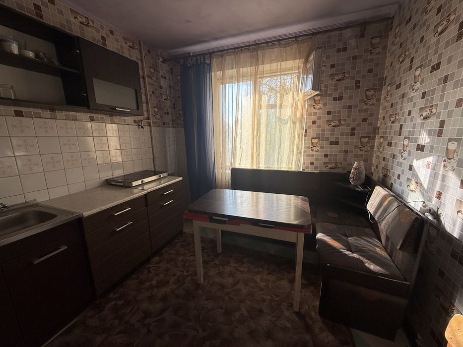 Сдается 2-комнатная квартира на левом берегу 1 мкр