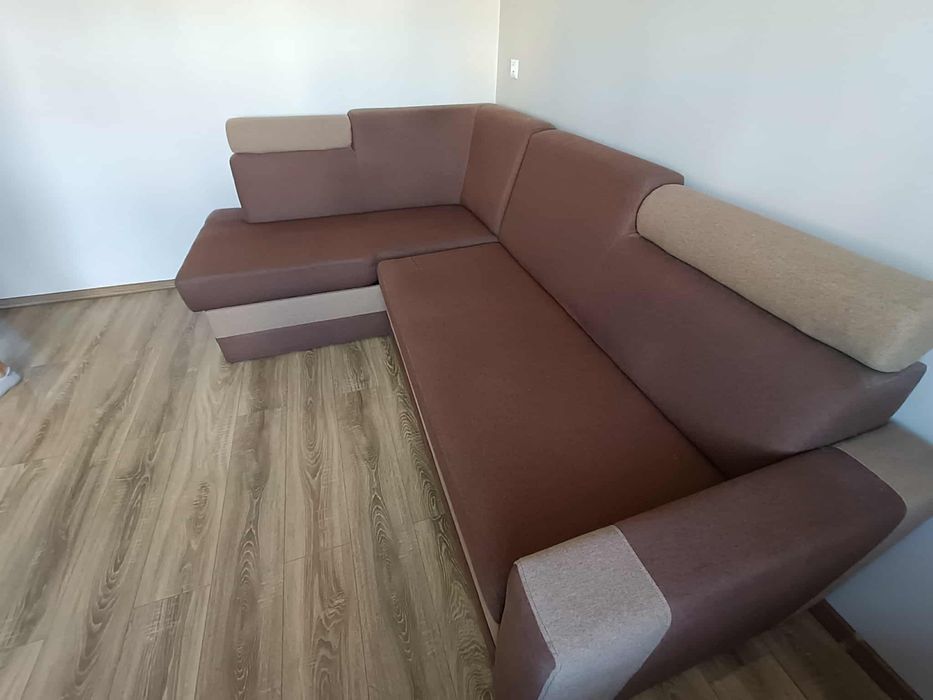 Brązowy narożnik z funkcją spania