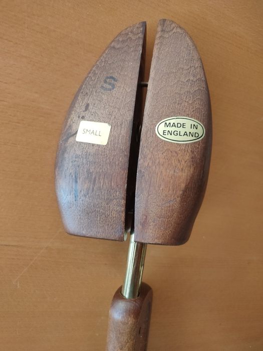 Formas/moldes/alargadores de sapatos.