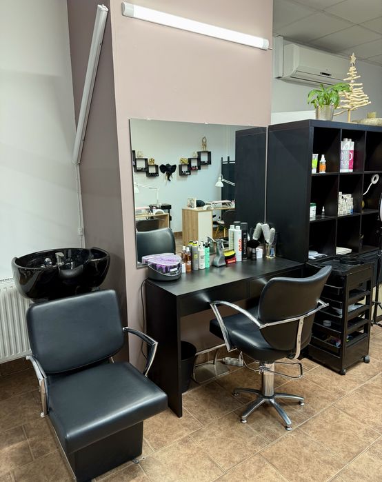 Odstapię salon kosmetyczny w pełnym wyposażeniem i bazą klientòw