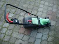 Kosiarka elektryczna 1200 W, szerokość koszenia 31 cm.