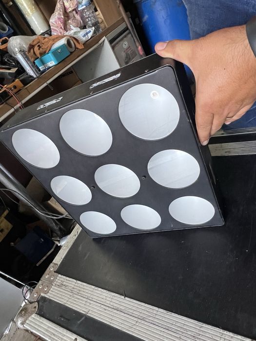 Core chauvet 3x3 com leds avariados