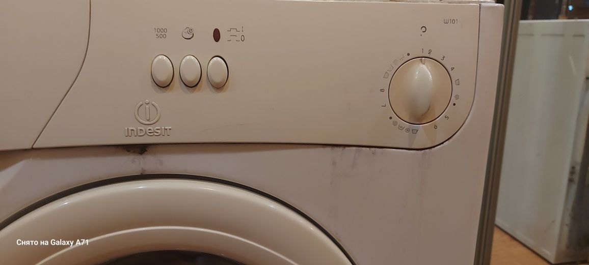 Продам стиральную машину indesit