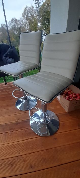 Krzesła barowe_Hokery 2szt. za 100zł_kremowe_chromowana noga i obramów