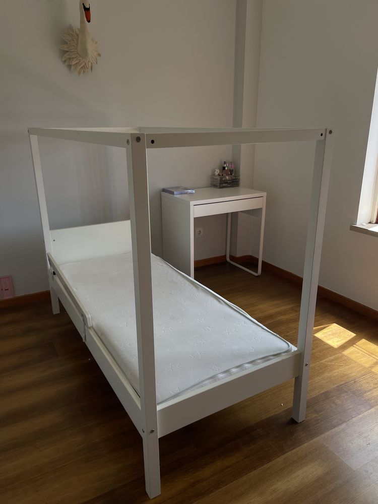 Cama Ikea branca dossel criança