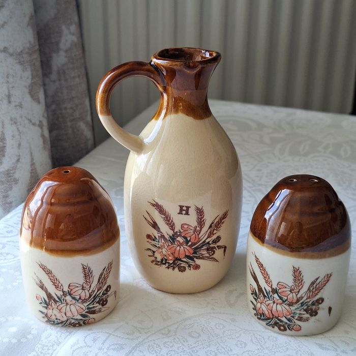 Zestaw solniczka pieprzniczka I butelka na olej