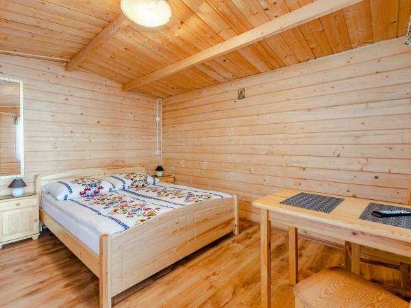 Pokoje, studia, domki . Do morza 200m.