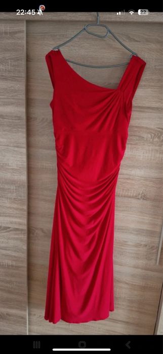 Sukienka ciazowa czerwona marszczona na wesele
