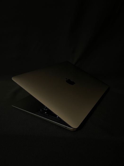 Ноутбук Apple MacBook Air з процесором M1, 8 ГБ