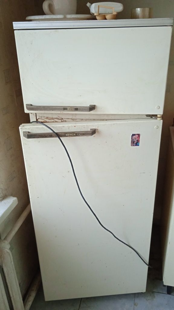 Продам холодильник Мінськ 15 під ремонт.