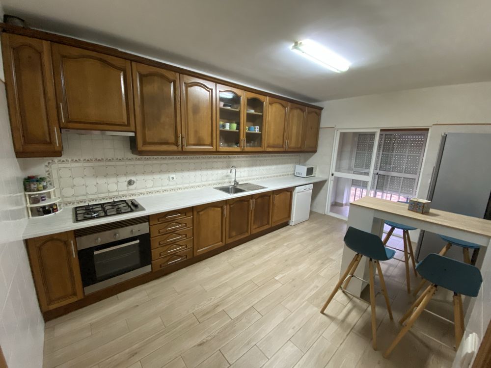 Casa em Peniche restaurada, toda equipada! Bem localizada! Boas areas