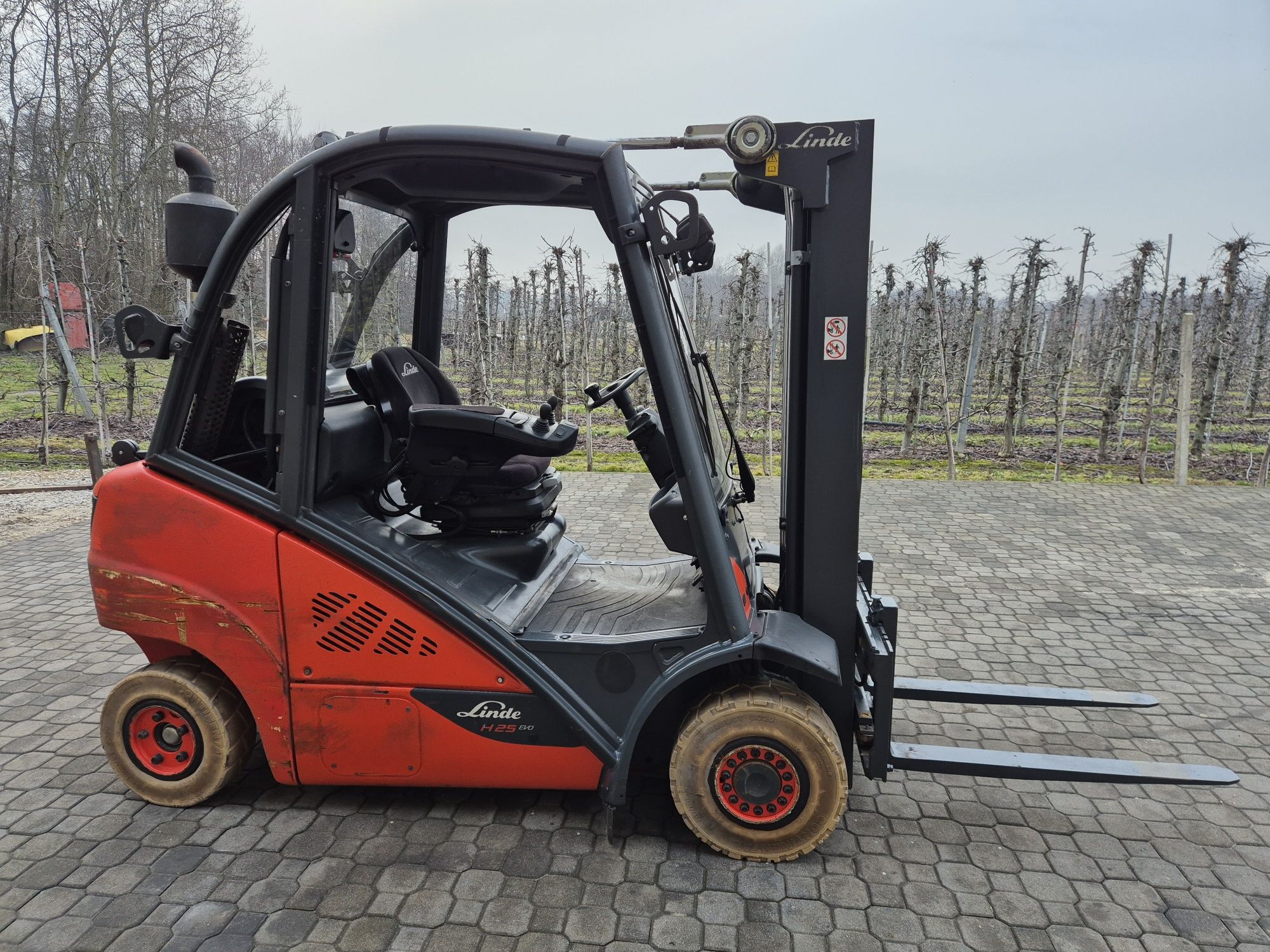 Wózek widłowy LINDE H25T EVO, triplex, przesuw, terenowy GAZ