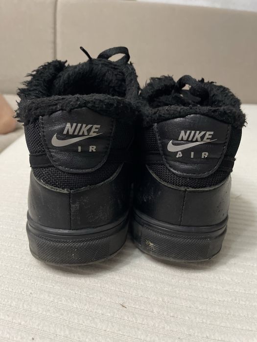 Шкіряні кросівки