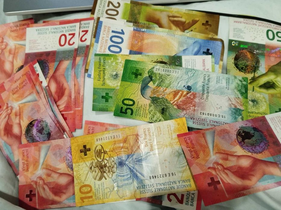Купюри 10,20,50,100,200 франків Швейцарії Боны Швейцарские франки CHF