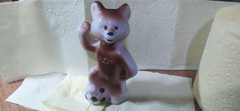 Статуэтка керамика фарфоровая мишка медведь футболист СССР динамо