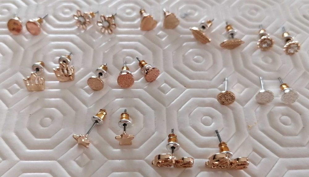 Brincos, pêndulos e medalhas, lote todo por 6€