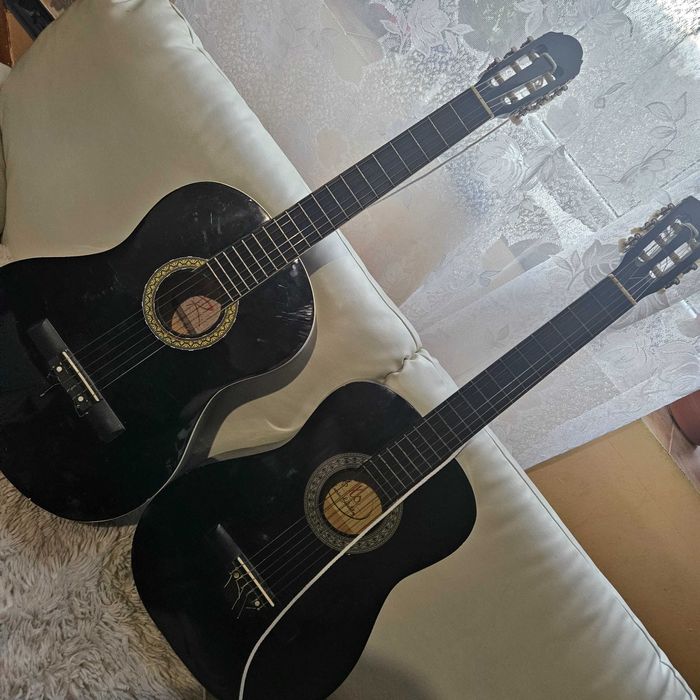 dwie gitary akustyczne