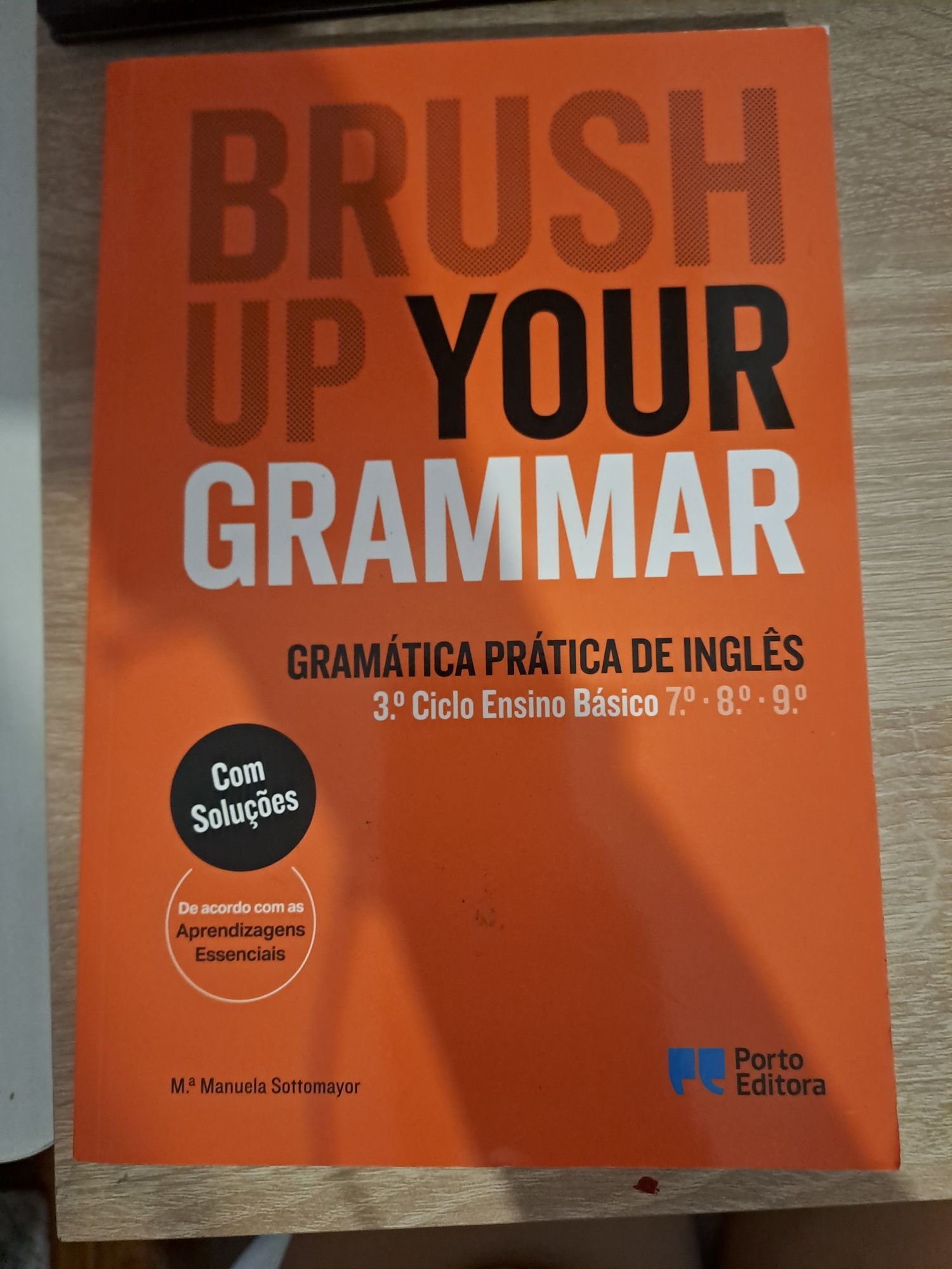 Livros de gramática portuguesa e inglesa