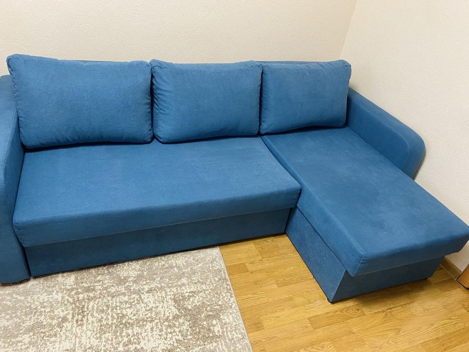 Продається диван в хорошому стані.