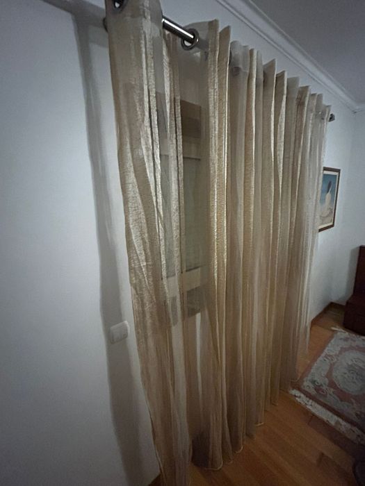 3 Cortinados em organza (com estrutura)