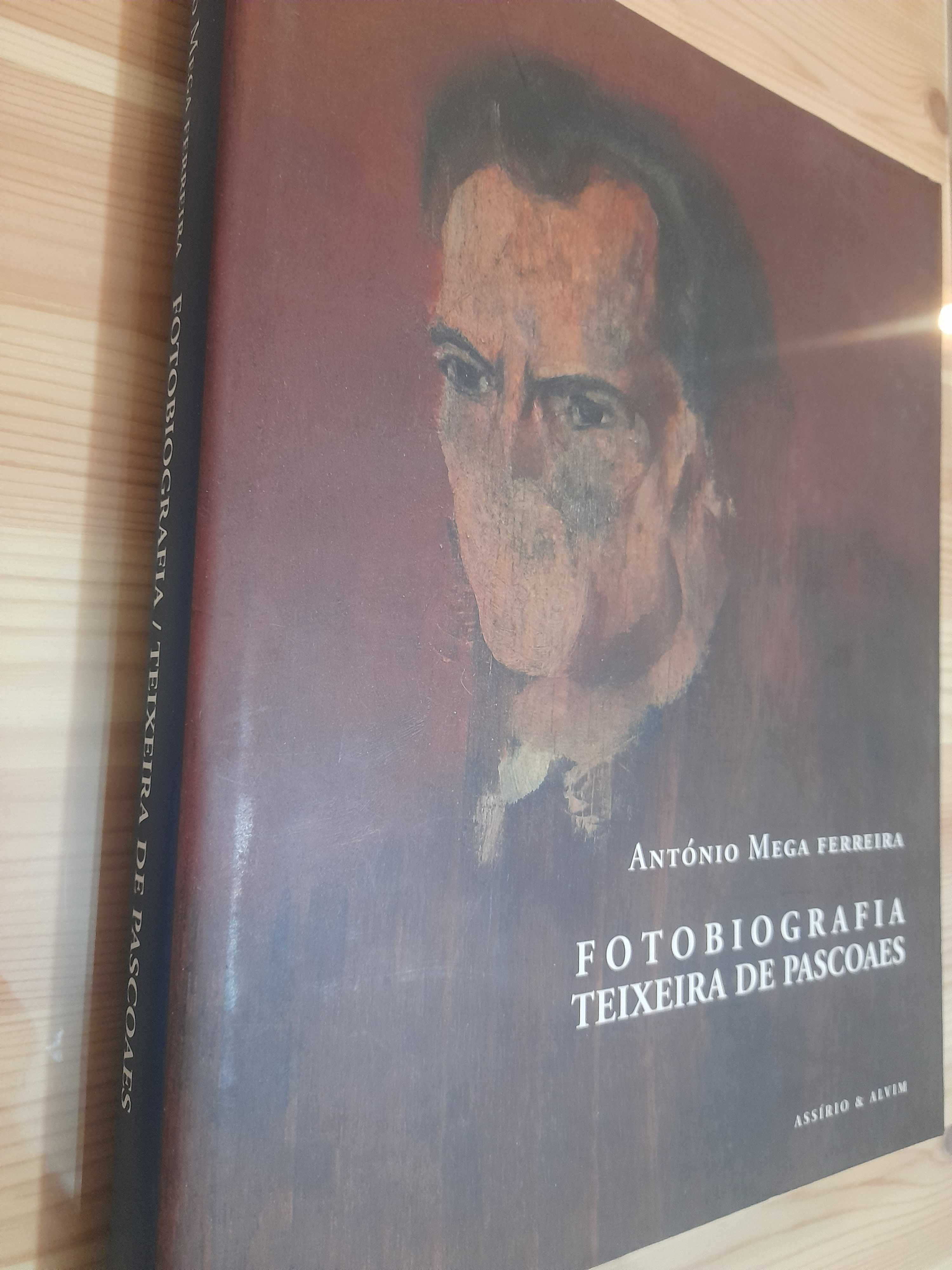 Fotobiografia Teixeira de Pascoaes de António Mega Ferreira