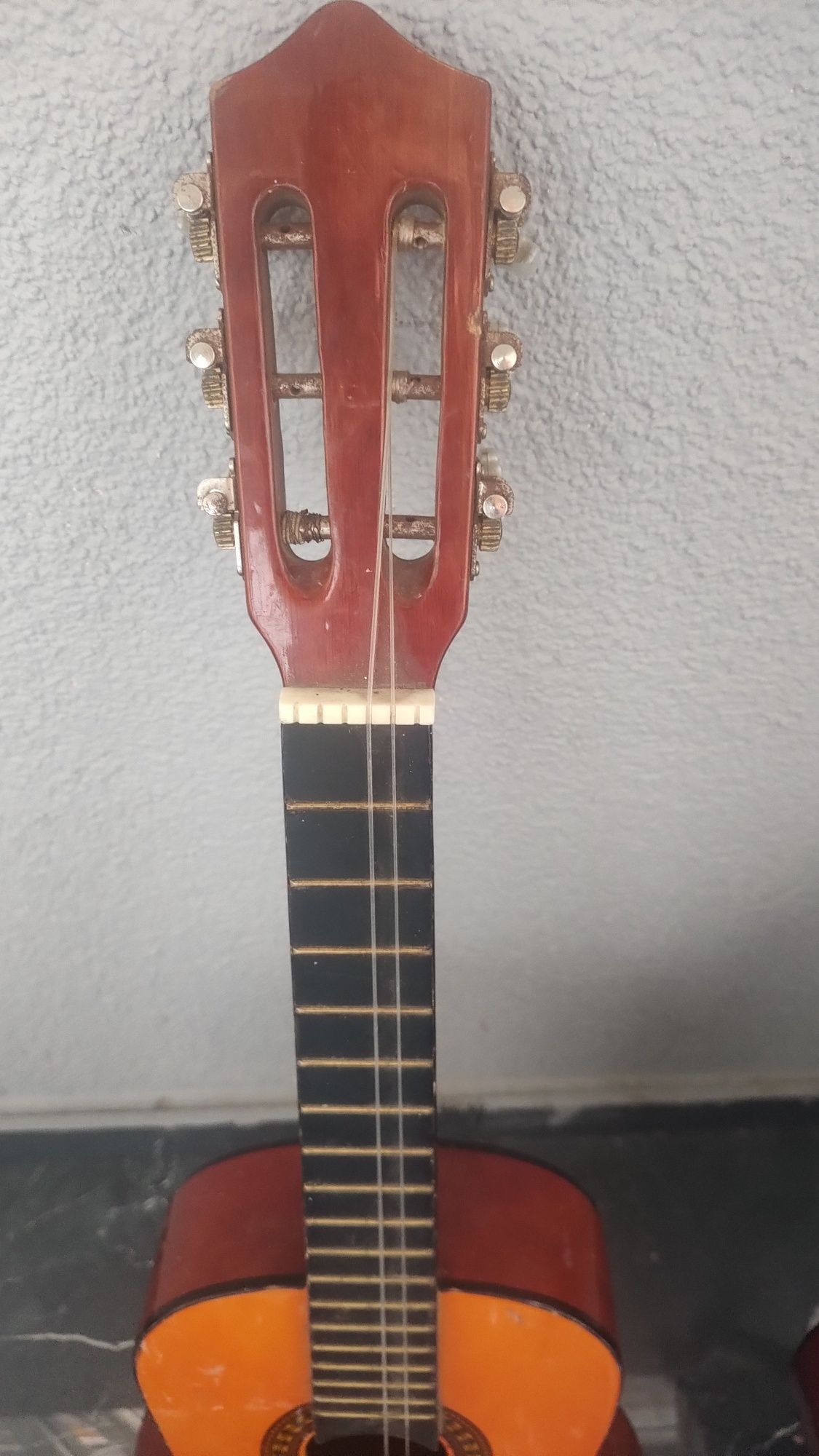 Sprzedam małą gitarę dla dziecka