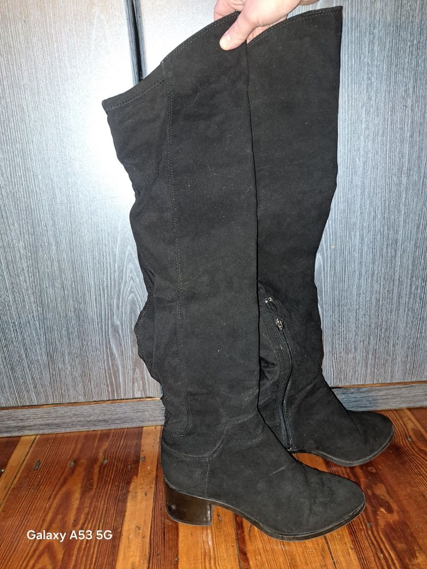 Wysokie cienkie botki rozm. 37 Stradivarius
