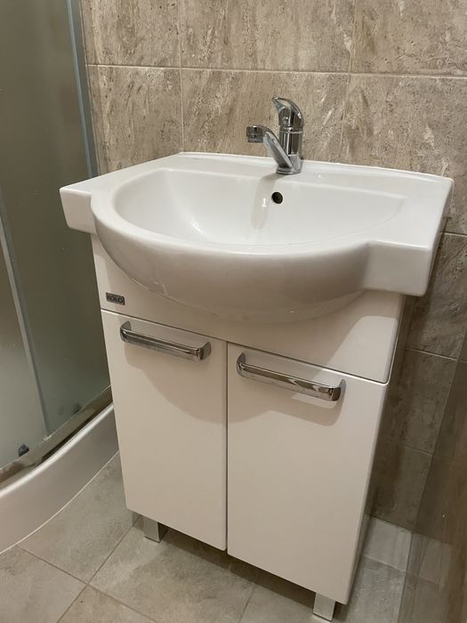 Umuwalka z szafkami i baterią